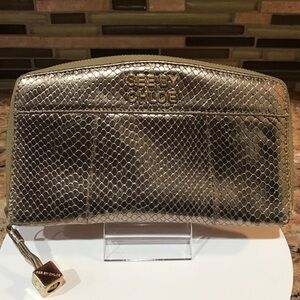 See By Chloe Metallic Leather Zip Around Wallet 🤩❤️‍🔥